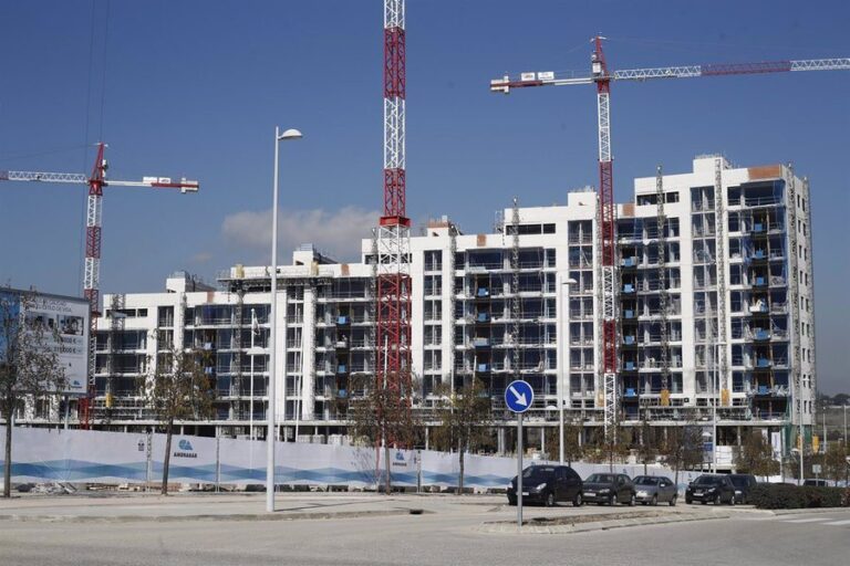 La economía española mantiene un crecimiento del 0,7 % en el primer trimestre