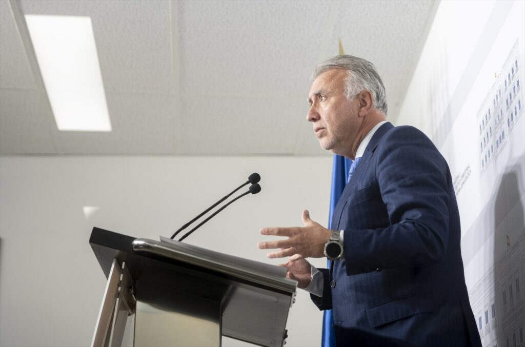 El ministro de Política Territorial cree que la decisión del presidente del Gobierno de suspender su agenda "ha salido de sus entrañas".