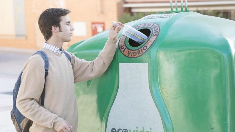 Todo el proceso de reciclaje de vidrio se realiza en Canarias / Ecovidrio