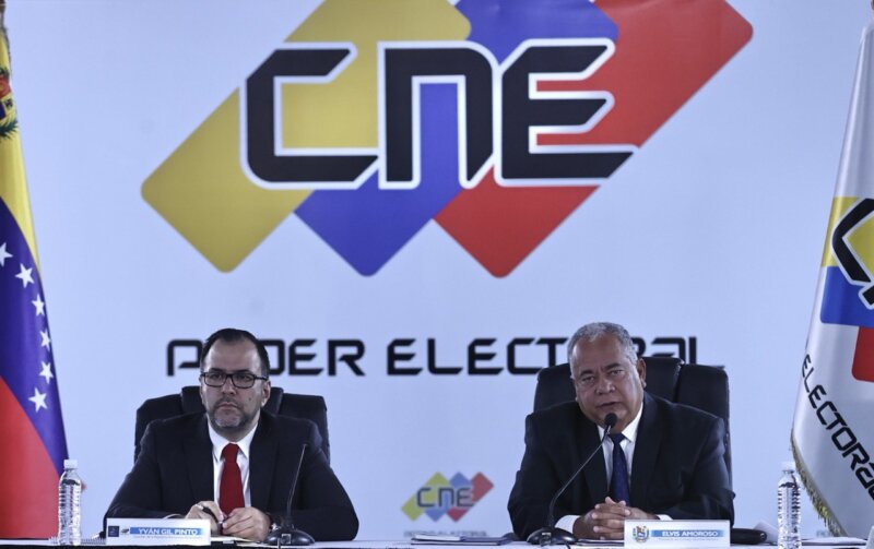 Yván Gil (i), ministro de Exteriores de Venezuela, en la presentación de detalles de cara a las elecciones presidenciales de julio / Twitter Yván Gil
