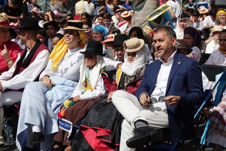 Más de 650 escolares participan en el primer Paseo Romero escolar de Santa Cruz de Tenerife