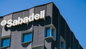 El Gobierno impide que BBVA y Sabadell se fusionen en tres años ampliables a cinco