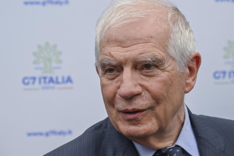 Borrell describe el ataque contra el hipermercado de Járkov como un nuevo “crimen de guerra” ruso