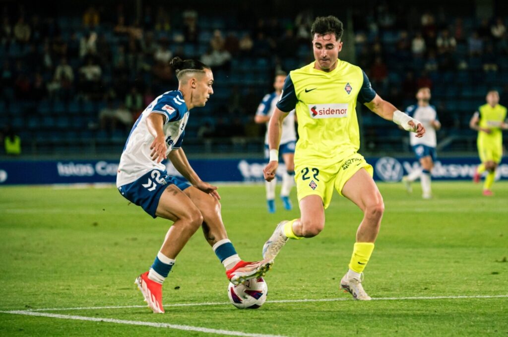 Imagen del encuentro entre el CD Tenerife y el Amorebieta. Foto X CD Tenerife