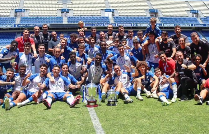 El Tenerife B cierra una gran temporada con la Copa Heliodoro Rodríguez López