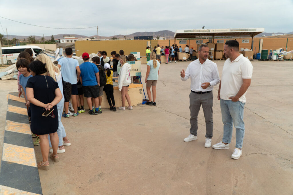 Mil escolares de Fuerteventura aprenden sobre reciclaje y residuos.