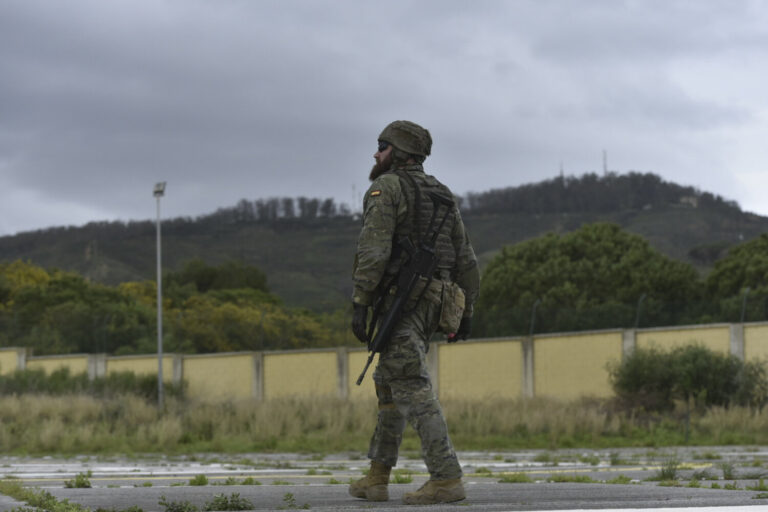 Militares del Ejército de Tierra procedentes de la misión en Irak regresan a Gran Canaria