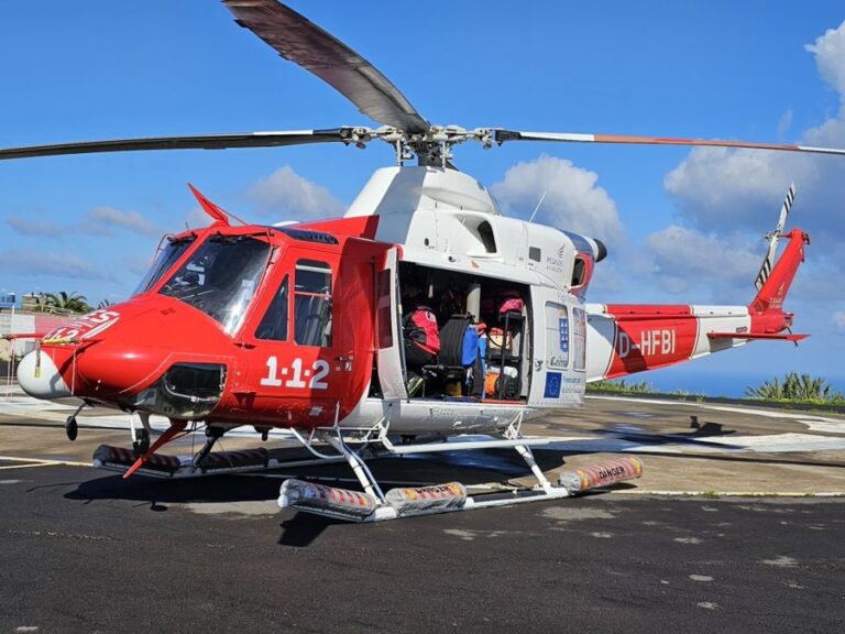 Rescatan en helicóptero a un senderista tras una caída en La Laguna 