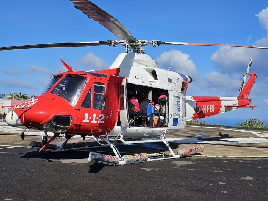 Rescatan en helicóptero a un senderista tras una caída en La Laguna