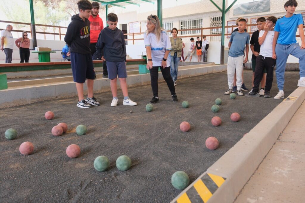 La bola canaria conquista a escolares majoreros