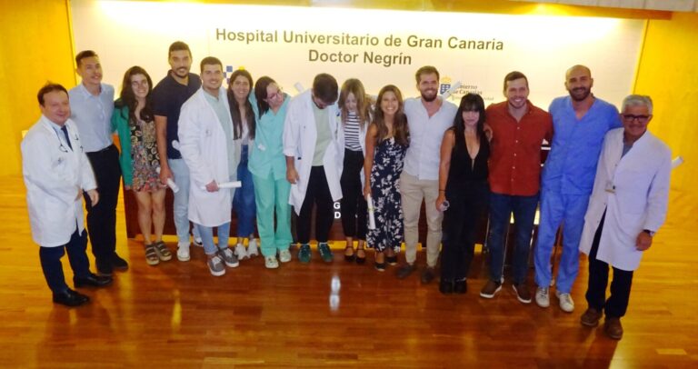 El Hospital Doctor Negrín homenajea a 17 nuevos especialistas