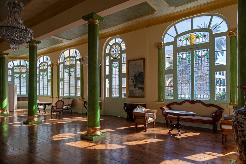 Canarias publica un registro visual de vidrieras En la imagen, el Gabinete Literario de Las Palmas de Gran Canaria. Fotografía:Daniel Fernández Galván