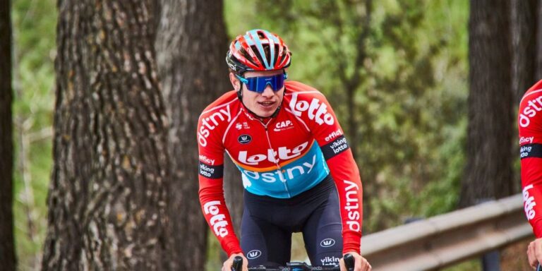 El ciclista belga Lennert Van Eetvelt, atropellado en Tenerife