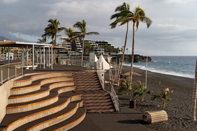 Iniciativa para la recogida de enseres tras el regreso de los vecinos de Puerto Naos a sus casas