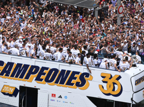 El Real Madrid celebra su trigésimo sexta Liga en una mañana acompañado de aficionados y con multitud de actos