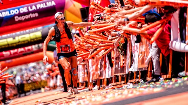 Jonathan Albon y Ruth Croft, triunfadores de la Transvulcania 2024