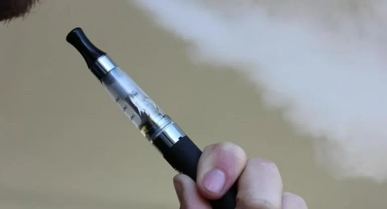La prevención frente a los cigarrillos electrónicos es el lema de este Día Mundial Sin Tabaco