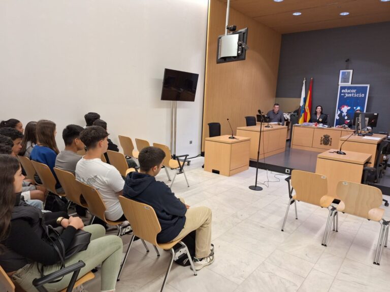 ‘Educar en Justicia’ llega a la capital grancanaria con la visita de alumnos del IES Joaquín Artiles