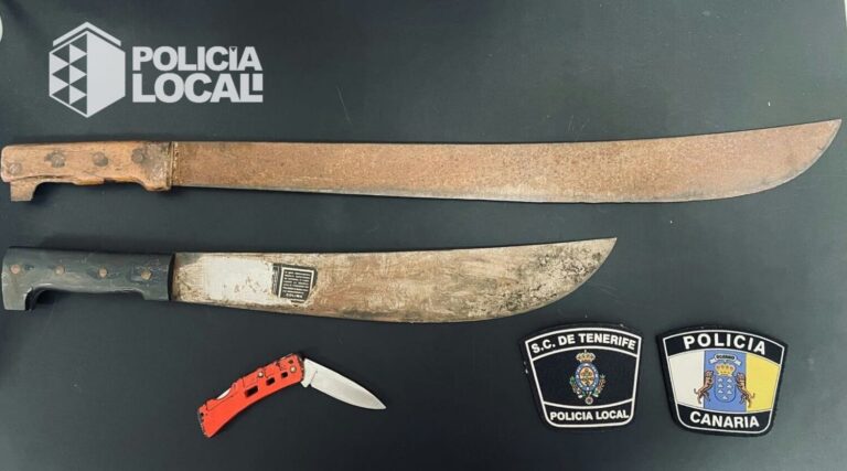 Detenido un hombre por amenazar a dos personas con machetes en un bar en Santa Cruz de Tenerife