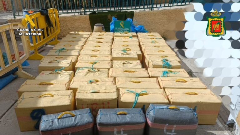 Incautan más de una tonelada de hachís mientras la desembarcaban en Tenerife