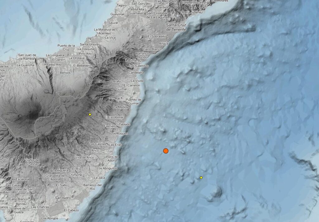 Imagen del IGN donde señalan los tres temblores que han podido sentirse entre Tenerife y Gran Canaria este domingo, destacando el terremoto de magnitud 3,3 que pudo sentirse en Güímar