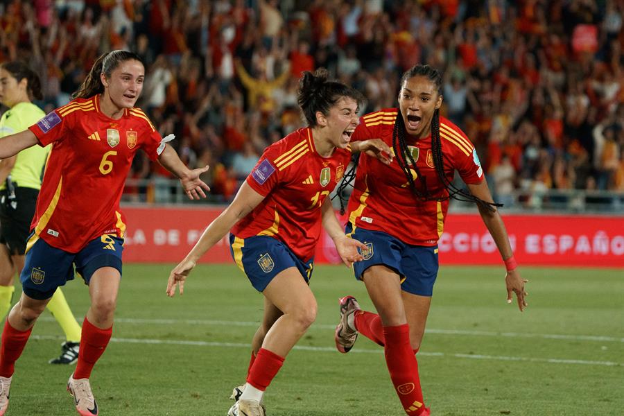 España remonta dos goles y sella su billete para la Eurocopa (3-2)