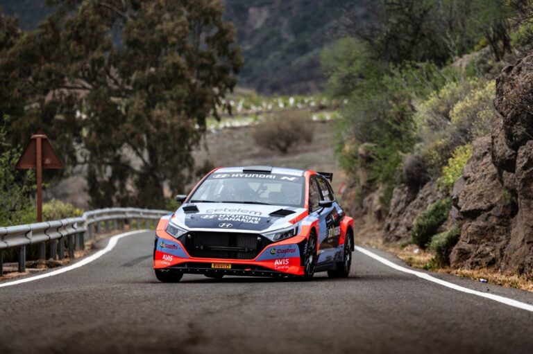 Ceremonia de salida del 33º Rallye Internacional BP Villa de Adeje Tenerife Trofeo CICAR