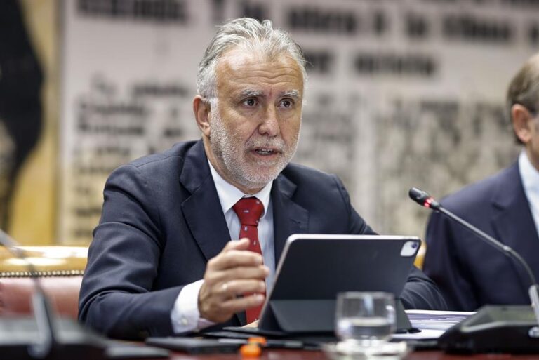 Torres critica a Junts por pedir la exclusión de Cataluña del reparto de migrantes: “No es aceptable”