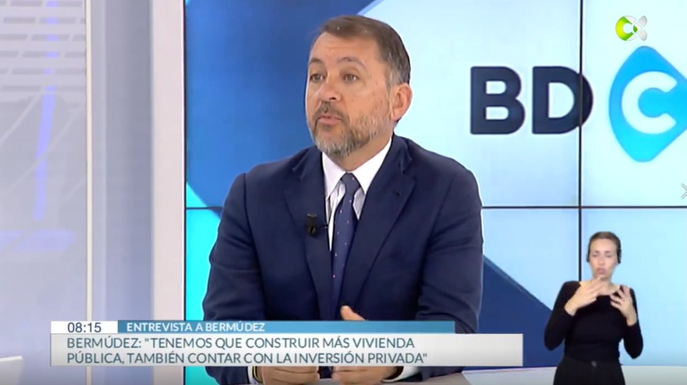 "A Santa Cruz de Tenerife le va a venir muy bien este mandato". José Manuel Bermúdez hace balance en Tv Canaria Imagen de José Manuel Bermúdez, alcalde de Santa Cruz de Tenerife, durante la entrevista en BDC de Tv Canaria