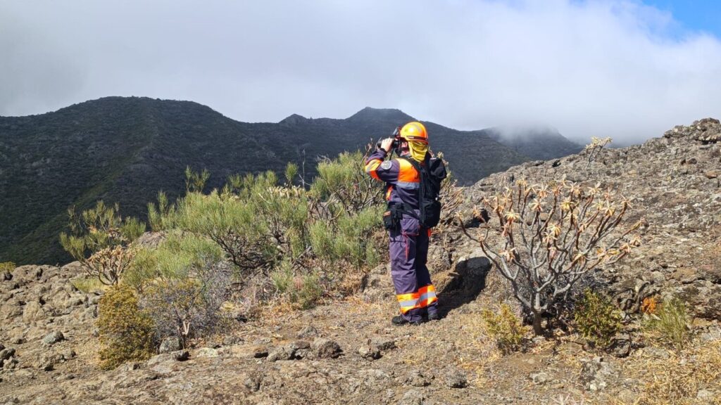 Una unidad especializada de la Guardia Civil se suma a la búsqueda del joven británico, desaparecido en Tenerife