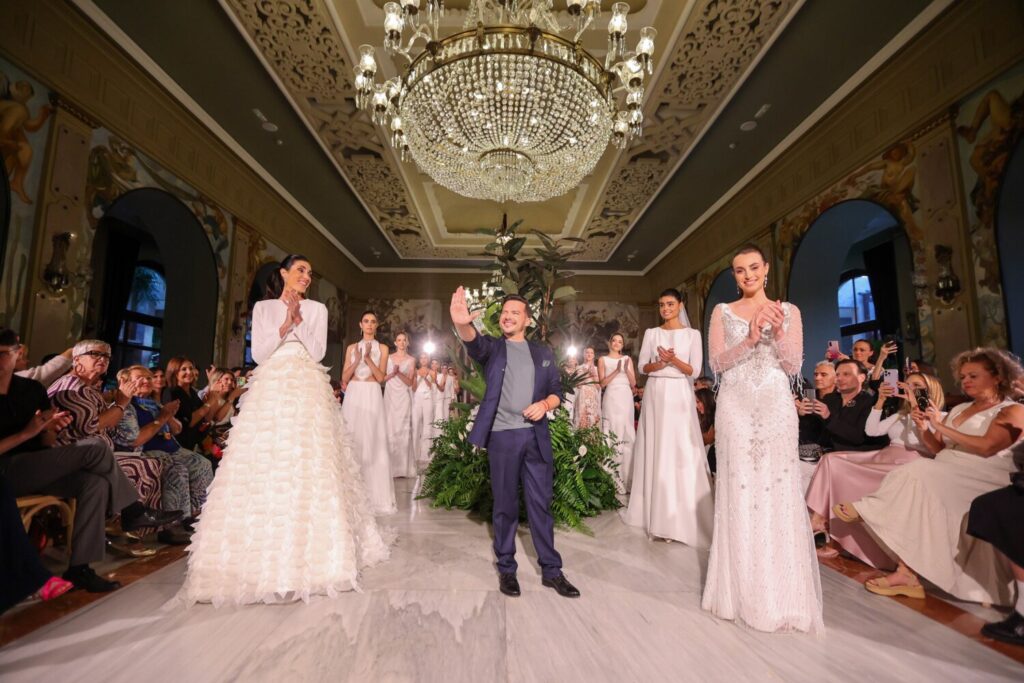 Materiales reciclados y tejidos 3D para inaugurar la pasarela Bridal de Gran Canaria Moda CálidaImagen de Oswaldo Machín con su colección "Heritage 2025". Foto del Cabildo de Gran Canaria
