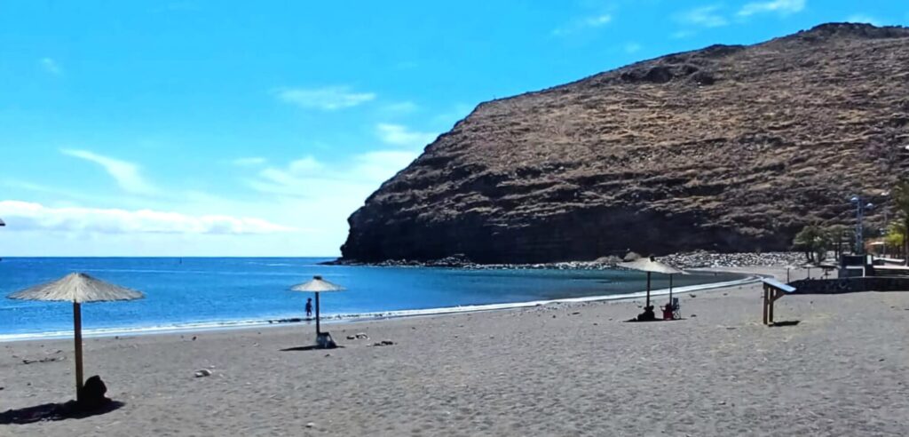 El Ayuntamiento de San Sebastián de La Gomera presenta el servicio de asistencia al baño adaptado para este verano
