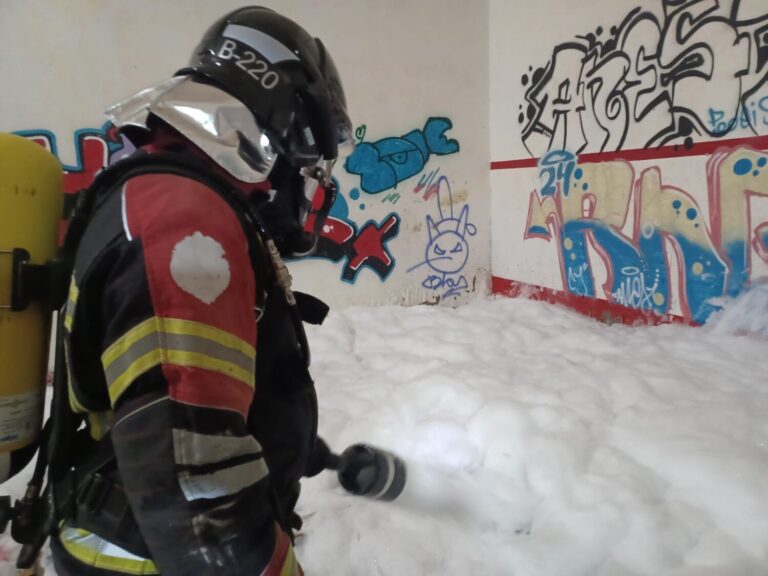 Incendio en un inmueble abandonado en Playa Blanca