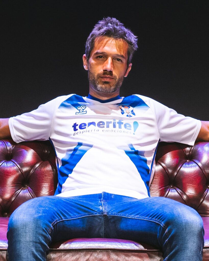 Aitor Sanz presenta la camiseta del CD Tenerife para la temporada 24/25