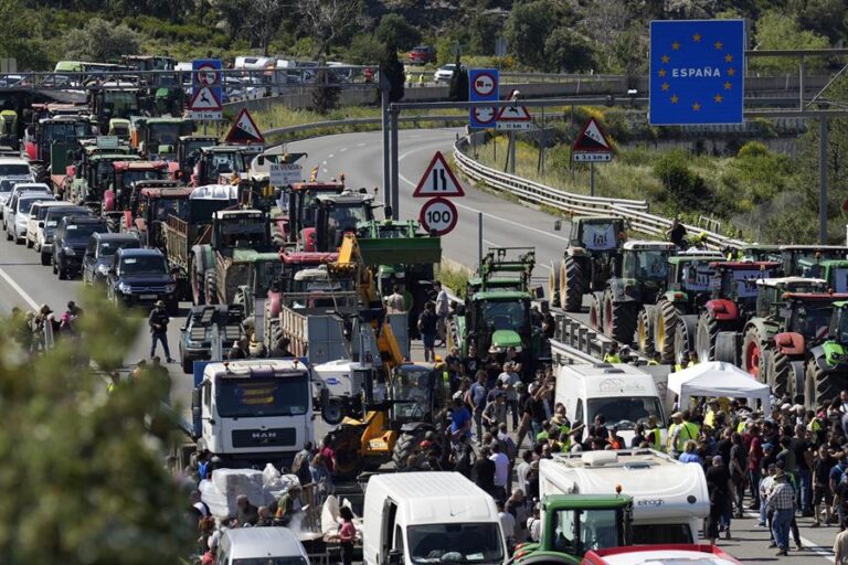 Agricultores levantan el bloqueo de AP-7 tras 24 horas de protestas