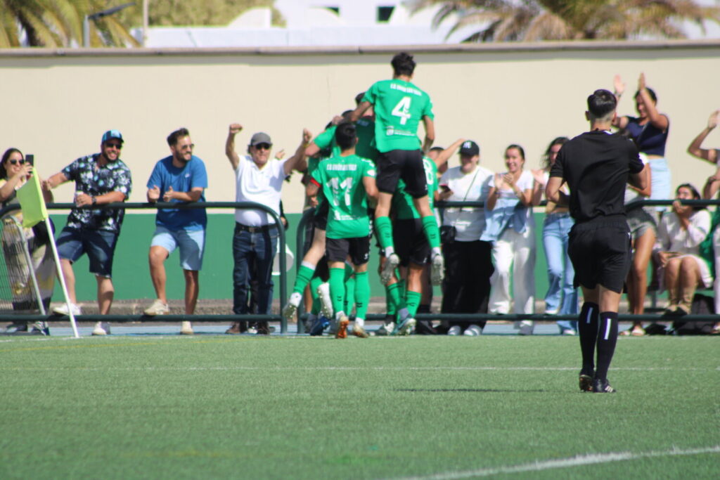 Jugadores del CD Unión Sur Yaiza celebran un gol en el último partido / CD Unión Sur Yaiza