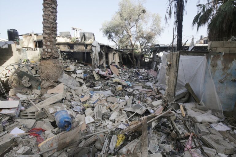 Continúan los bombardeos de Israel mientras se abre la posibilidad de un alto el fuego