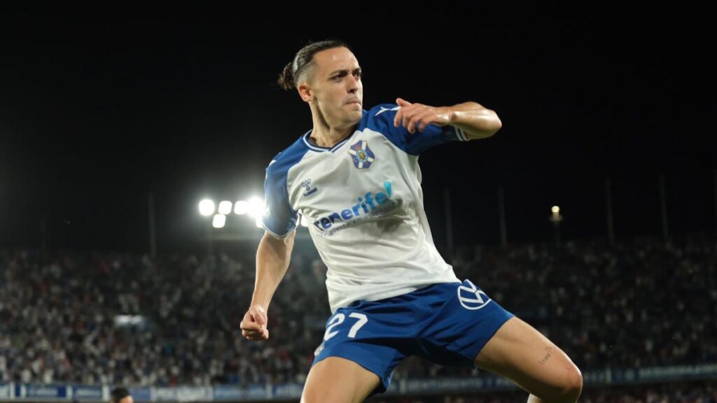 Luismi Cruz en un partido disputado con el CD Tenerife la pasada temporada / CD Tenerife
