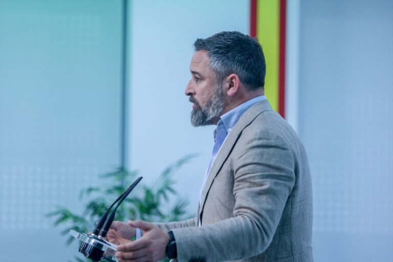 Vox amenaza al PP con romper en los gobiernos autonómicos que acepten el reparto de menores migrantes