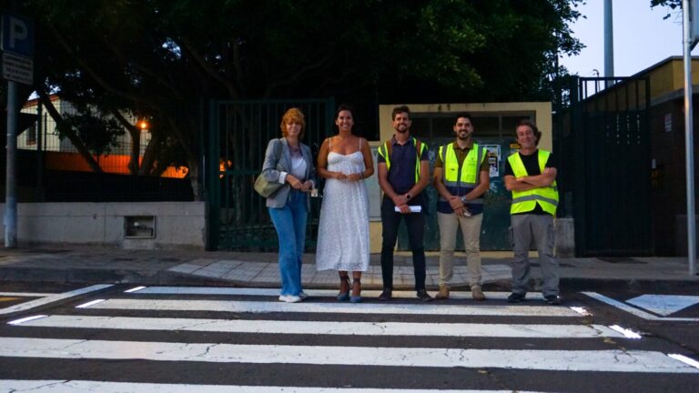 Santa Cruz de Tenerife pone en funcionamiento los primeros pasos de peatones inteligentes