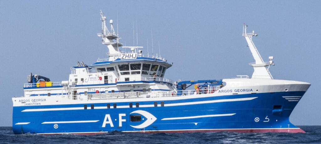 El pesquero Argos Georgia, en el que iban 27 personas a bordo, entre ellos tripulantes gallegos, se ha hundido de madrugada en las Islas Malvinas