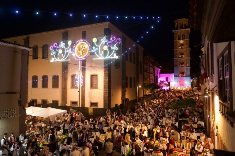 Más de 10.000 personas disfrutan del Baile de Magos de La Laguna