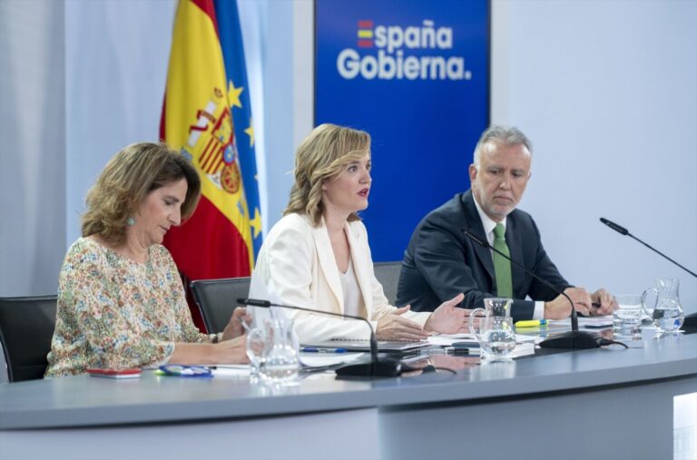 Torres defiende que el reparto equitativo de menores solo se conseguirá cambiando la ley