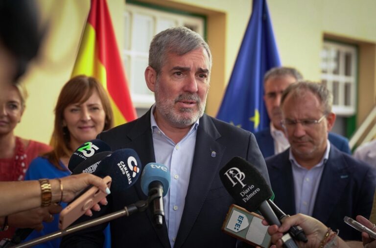 Clavijo quiere aprobar un decreto ley para “dar respuesta” al problema de los menores migrantes