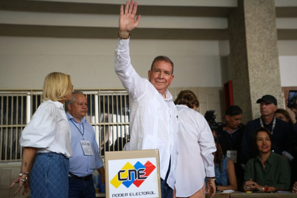 El consejo electoral da la victoria a Maduro y la oposición denuncia irregularidades