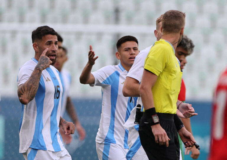 La Asociación de Fútbol de Argentina reclama a la FIFA por el final de Argentina-Marruecos en los Juegos Olímpicos de París 2024