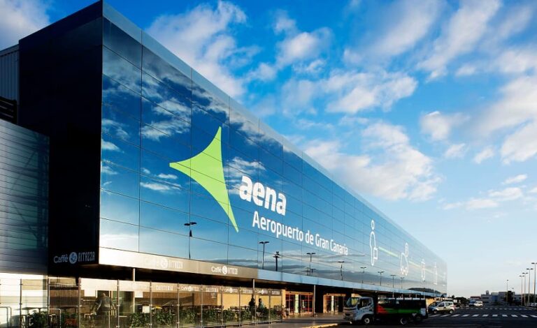 AENA recupera sus principales sistemas tras la caída mundial de Microsoft. Las aerolíneas registran 400 cancelaciones