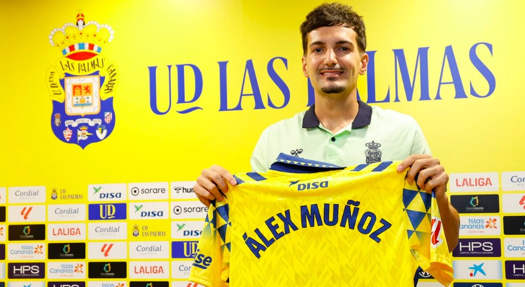 Álex Muñoz durante su presentación con la camiseta de la UD Las Palmas / UD Las Palmas 