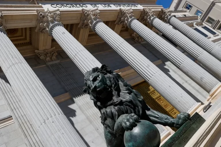 Los nuevos eurodiputados acatan la Constitución en el Congreso
