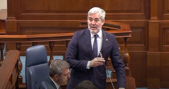 Fernando Clavijo durante su comparecencia en el Parlamento de Canarias